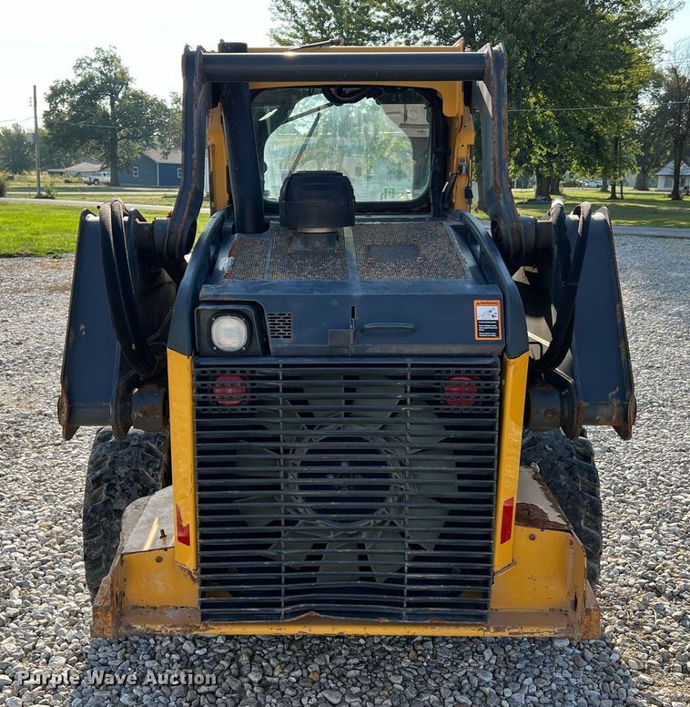 image for item NA9196 2015 John Deere 320E  skid steer loader