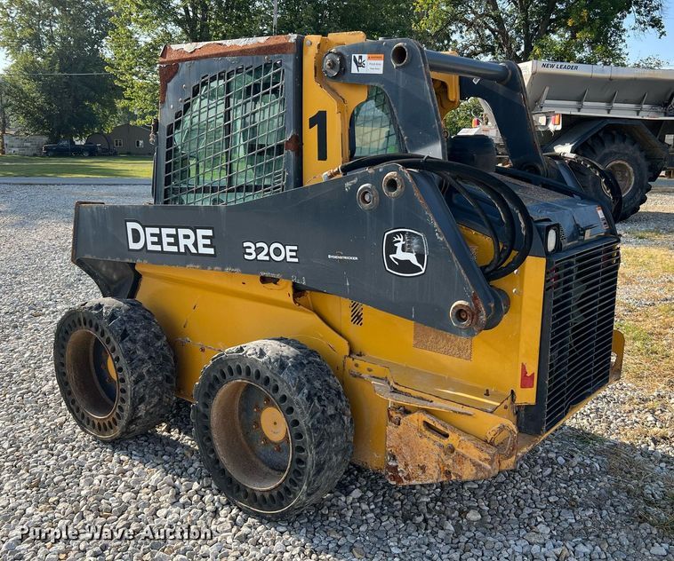 image for item NA9196 2015 John Deere 320E  skid steer loader