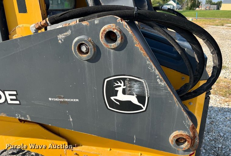 image for item NA9196 2015 John Deere 320E  skid steer loader