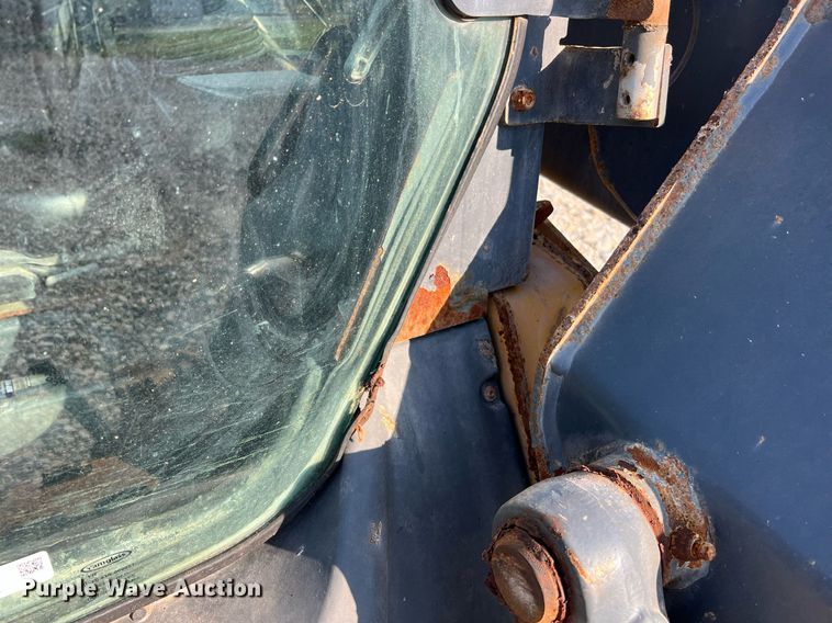 image for item NA9196 2015 John Deere 320E  skid steer loader