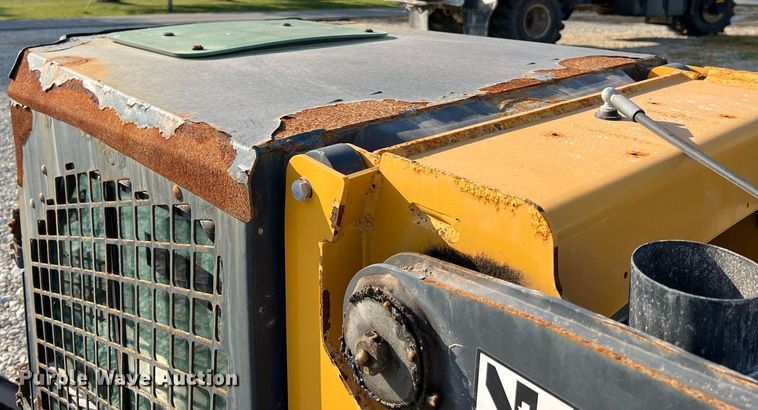 image for item NA9196 2015 John Deere 320E  skid steer loader