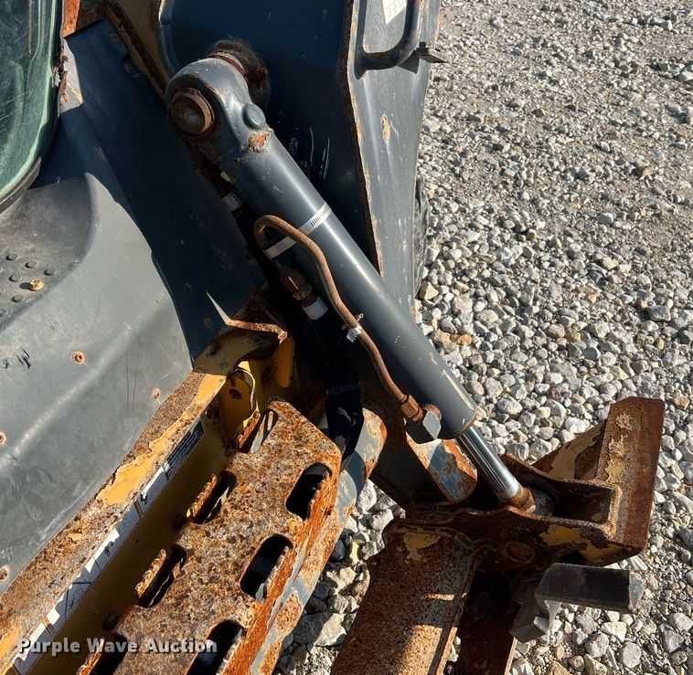 image for item NA9196 2015 John Deere 320E  skid steer loader