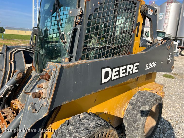 image for item NA9196 2015 John Deere 320E  skid steer loader