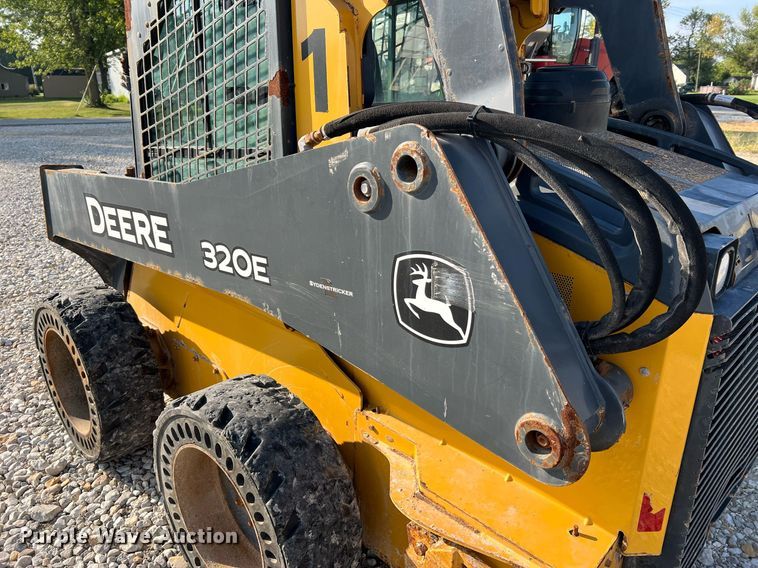 image for item NA9196 2015 John Deere 320E  skid steer loader
