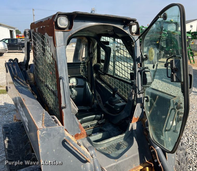 image for item NA9196 2015 John Deere 320E  skid steer loader