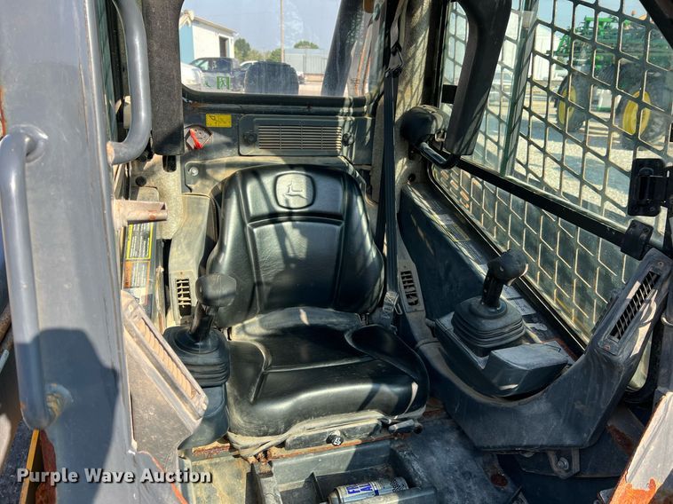 image for item NA9196 2015 John Deere 320E  skid steer loader