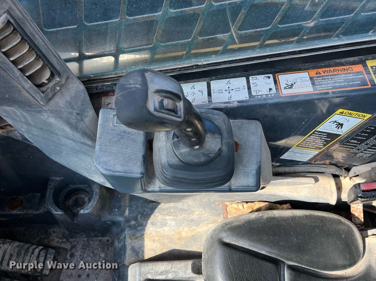 image for item NA9196 2015 John Deere 320E  skid steer loader