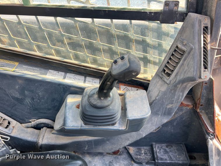 image for item NA9196 2015 John Deere 320E  skid steer loader