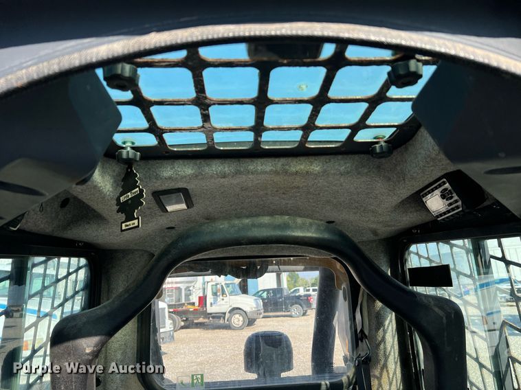 image for item NA9196 2015 John Deere 320E  skid steer loader