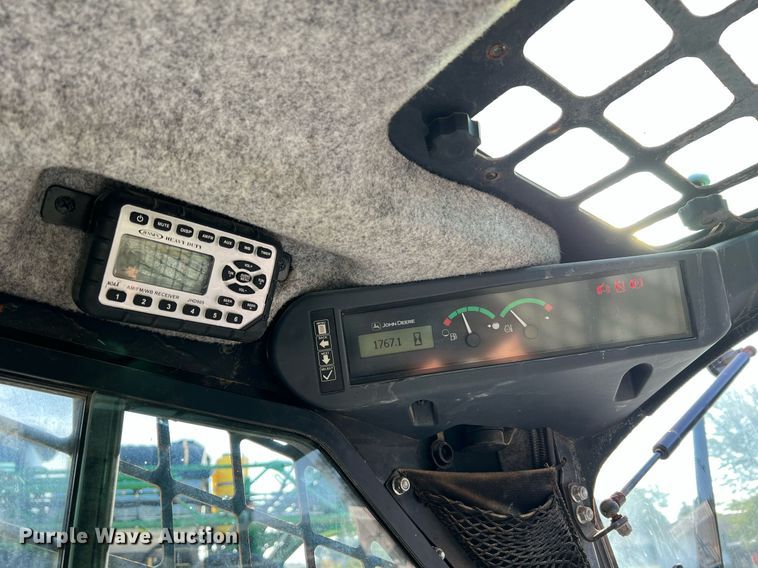 image for item NA9196 2015 John Deere 320E  skid steer loader