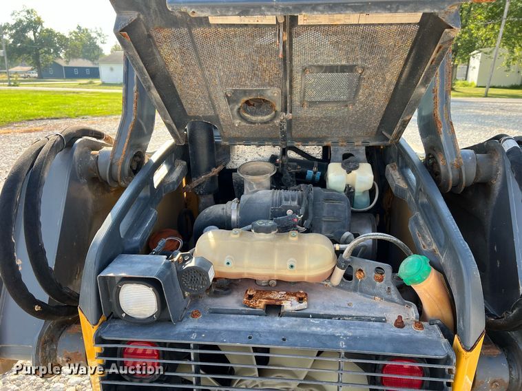 image for item NA9196 2015 John Deere 320E  skid steer loader