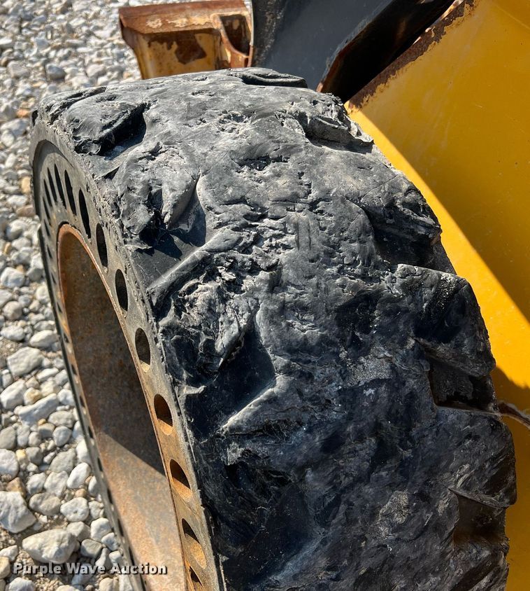 image for item NA9196 2015 John Deere 320E  skid steer loader