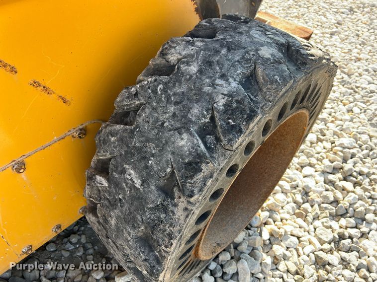 image for item NA9196 2015 John Deere 320E  skid steer loader