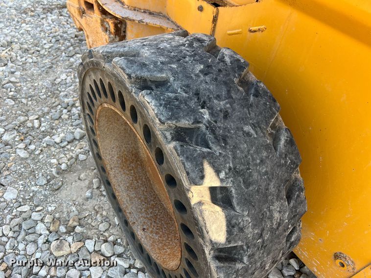 image for item NA9196 2015 John Deere 320E  skid steer loader