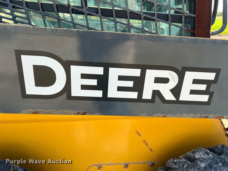 image for item NA9196 2015 John Deere 320E  skid steer loader