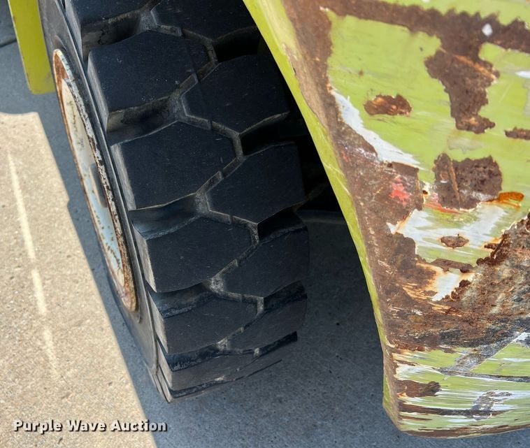 image for item NA9201 Clark CMP40D  forklift