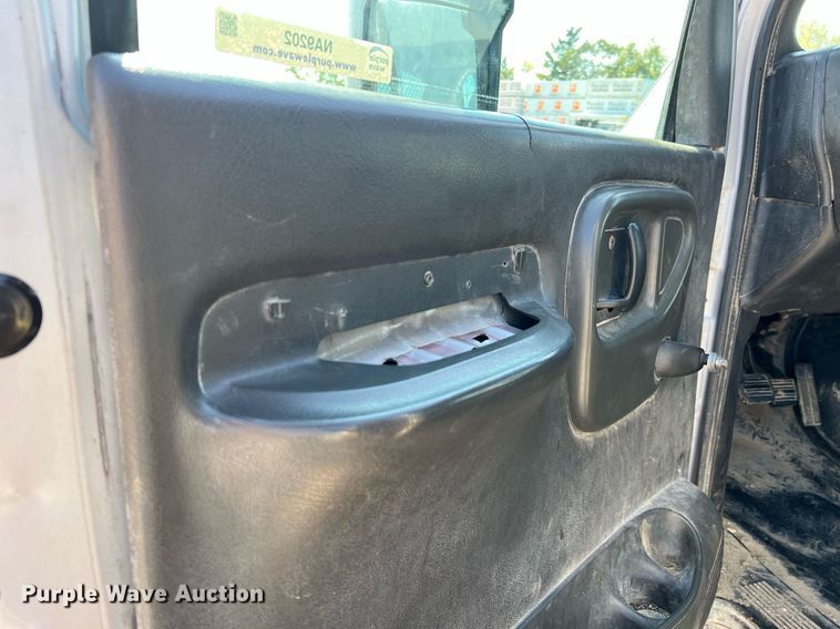 image for item NA9202 2006 Chevrolet C7500  dump flatbed truck