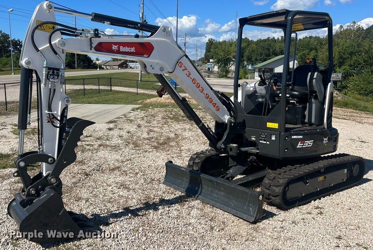 image for item NA9231 2023 Bobcat E35i R2 Series  mini excavator