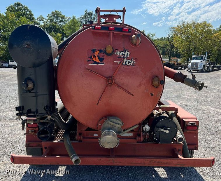 image for item NA9241 2010 Ditch Witch FX30  vacuum excavator