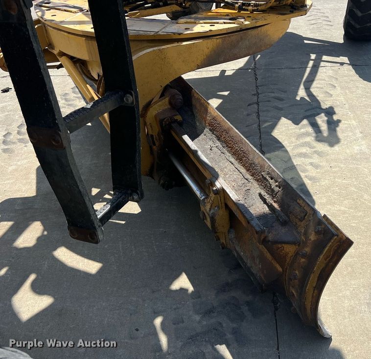 image for item NA9245 2002 Caterpillar 140H motor grader