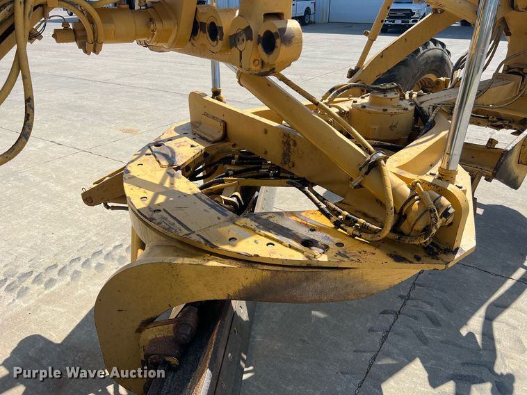 image for item NA9245 2002 Caterpillar 140H motor grader