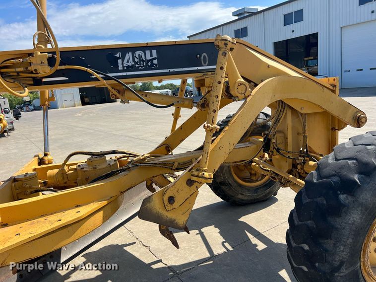 image for item NA9245 2002 Caterpillar 140H motor grader