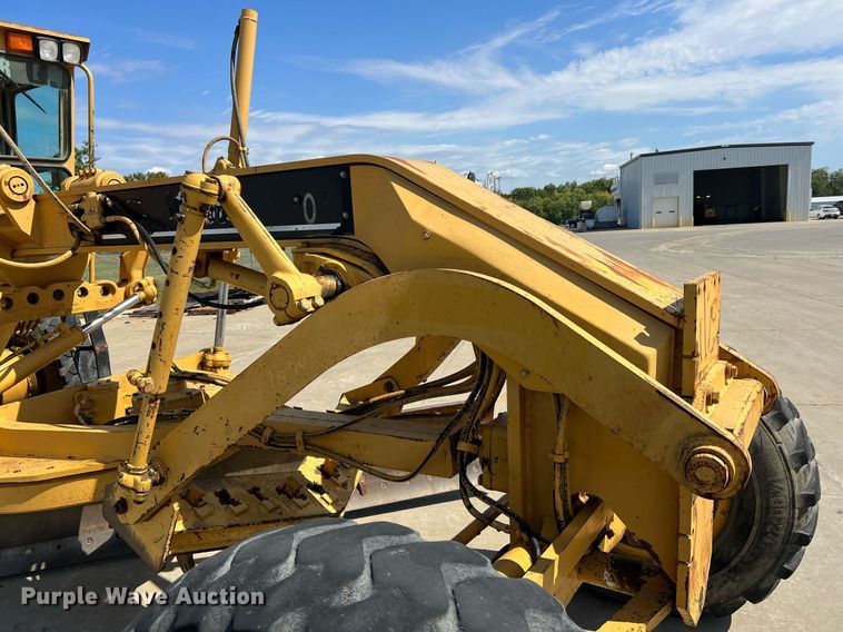 image for item NA9245 2002 Caterpillar 140H motor grader
