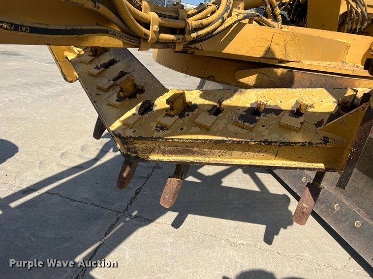 image for item NA9245 2002 Caterpillar 140H motor grader