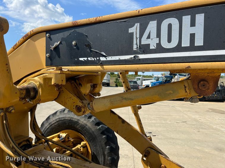 image for item NA9245 2002 Caterpillar 140H motor grader