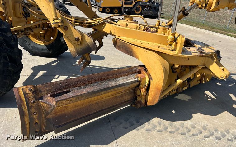 image for item NA9245 2002 Caterpillar 140H motor grader