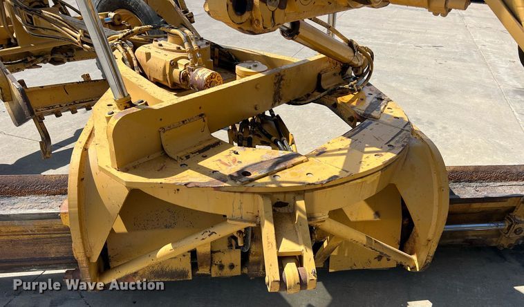 image for item NA9245 2002 Caterpillar 140H motor grader