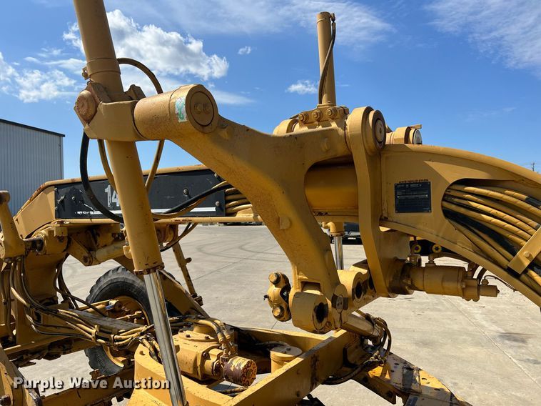 image for item NA9245 2002 Caterpillar 140H motor grader