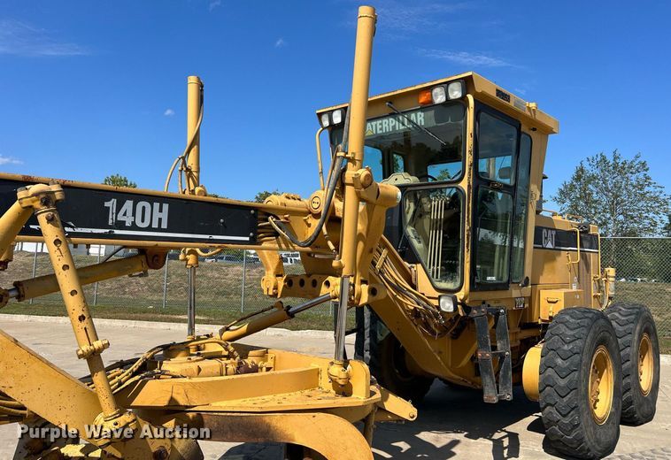image for item NA9245 2002 Caterpillar 140H motor grader