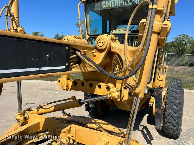 image for item NA9245 2002 Caterpillar 140H motor grader