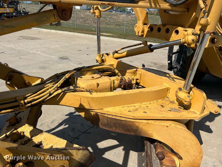 image for item NA9245 2002 Caterpillar 140H motor grader