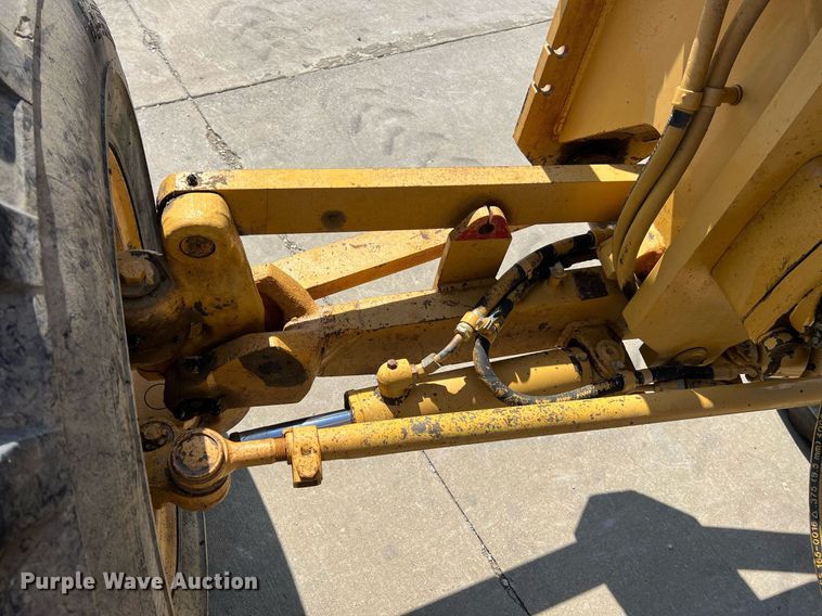 image for item NA9245 2002 Caterpillar 140H motor grader