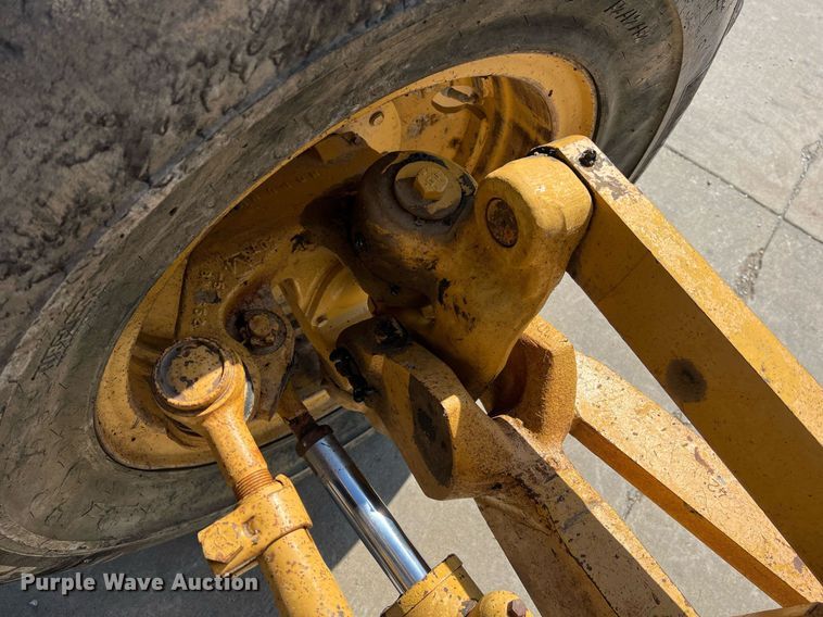 image for item NA9245 2002 Caterpillar 140H motor grader