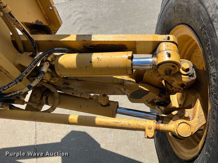 image for item NA9245 2002 Caterpillar 140H motor grader