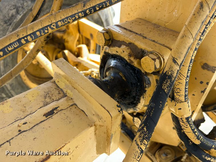 image for item NA9245 2002 Caterpillar 140H motor grader