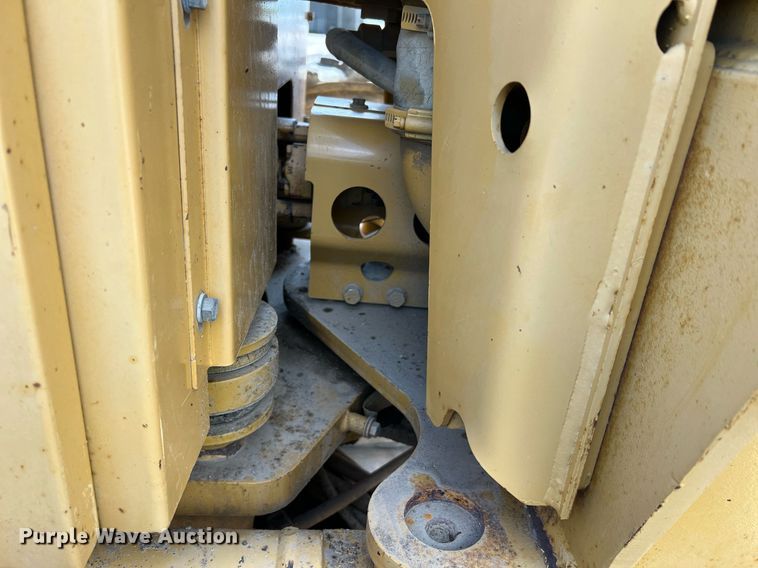 image for item NA9245 2002 Caterpillar 140H motor grader