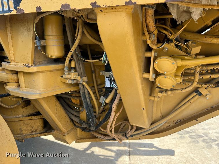 image for item NA9245 2002 Caterpillar 140H motor grader