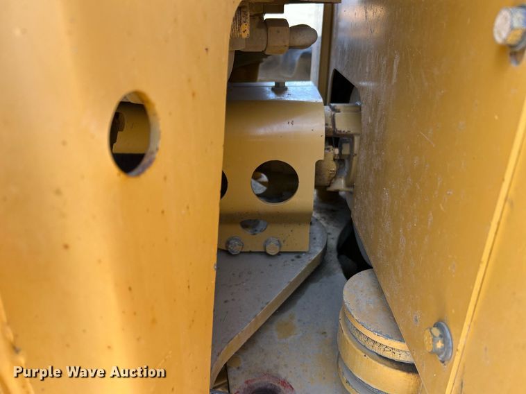 image for item NA9245 2002 Caterpillar 140H motor grader