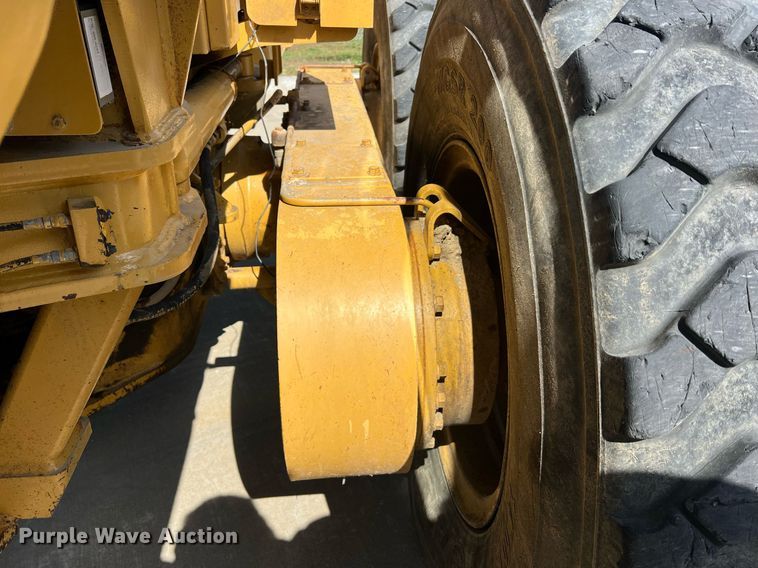 image for item NA9245 2002 Caterpillar 140H motor grader