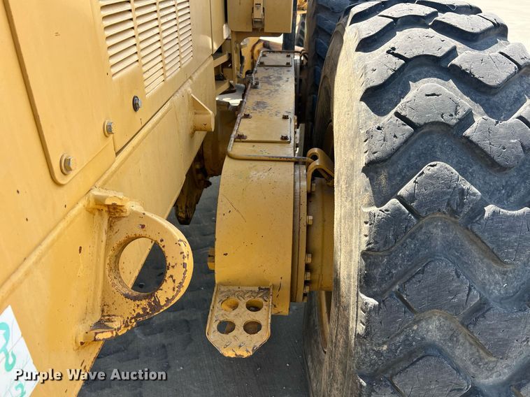 image for item NA9245 2002 Caterpillar 140H motor grader