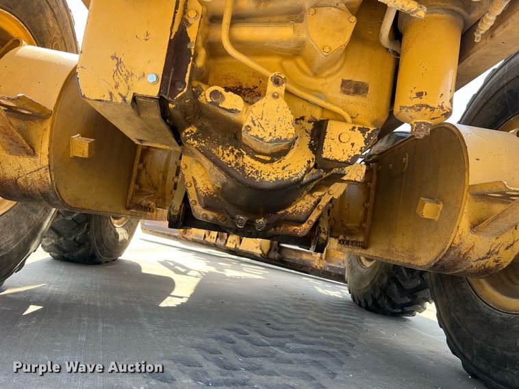 image for item NA9245 2002 Caterpillar 140H motor grader