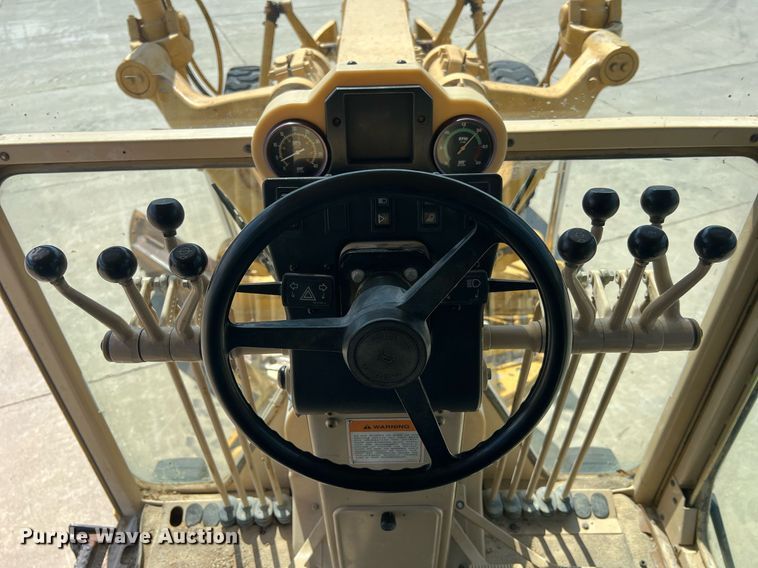 image for item NA9245 2002 Caterpillar 140H motor grader