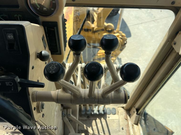 image for item NA9245 2002 Caterpillar 140H motor grader