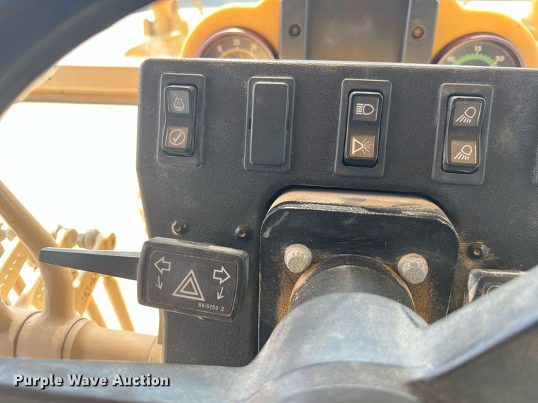 image for item NA9245 2002 Caterpillar 140H motor grader