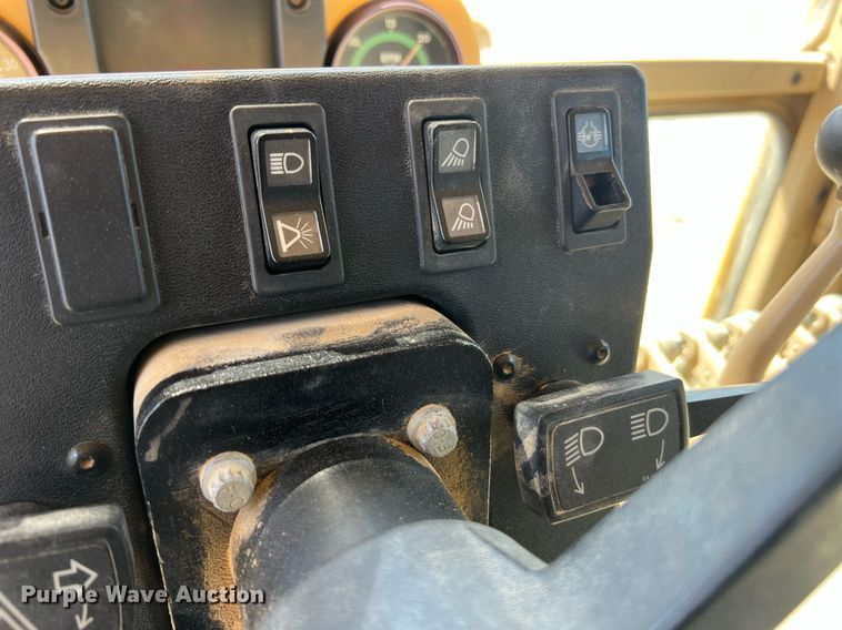 image for item NA9245 2002 Caterpillar 140H motor grader