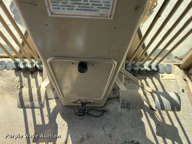 image for item NA9245 2002 Caterpillar 140H motor grader